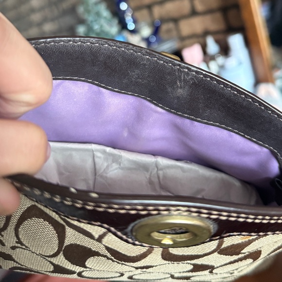 Vintage Y2K Coach Legacy Signature Jacquard Turnlock Patent Leather Wristlet - Picture 8 of 8